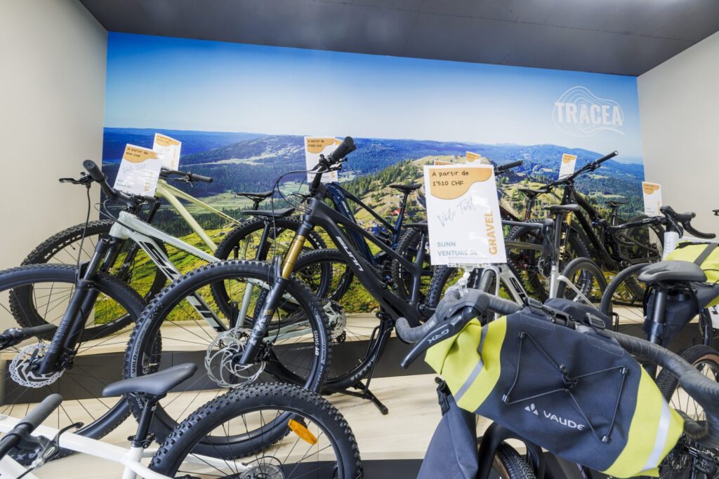 VTT et vélos gravel Sunn exposés au magasin Tracea